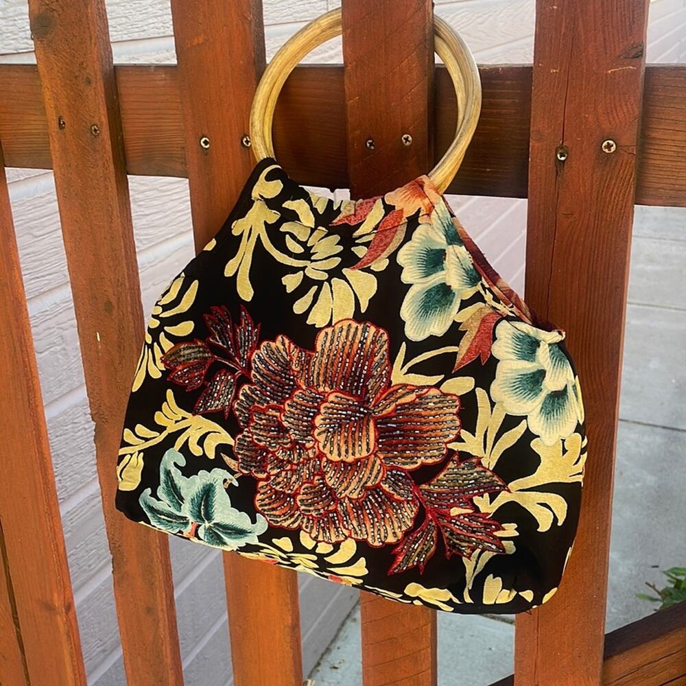 Vintage bamboo handled beaded handbag